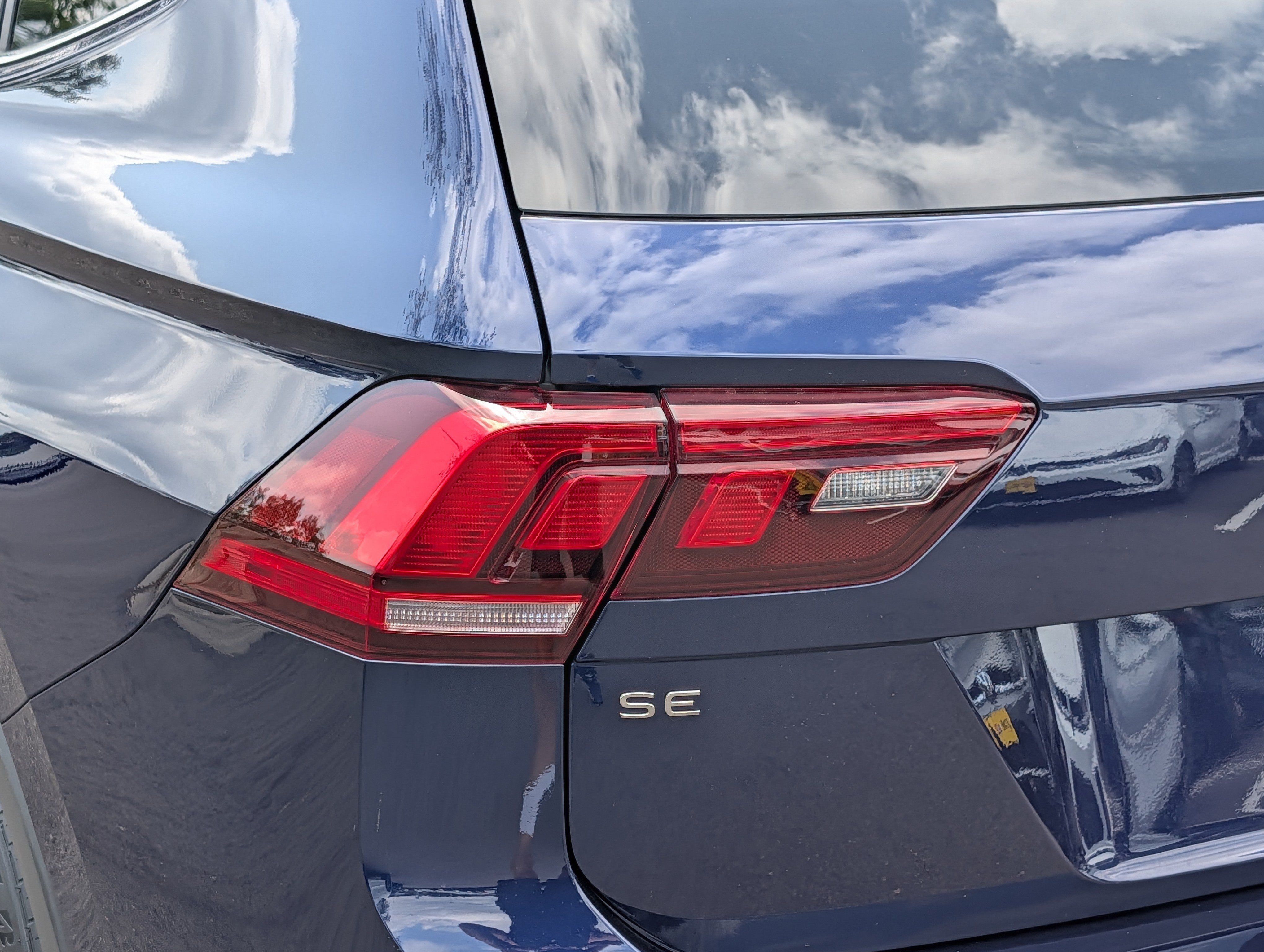 Certified 2022 Volkswagen Tiguan SE AWD/4WD image 17
