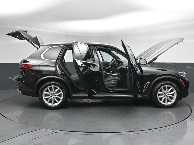 Used 2023 BMW X5 xDrive40i w/ Premium Package AWD/4WD image 60