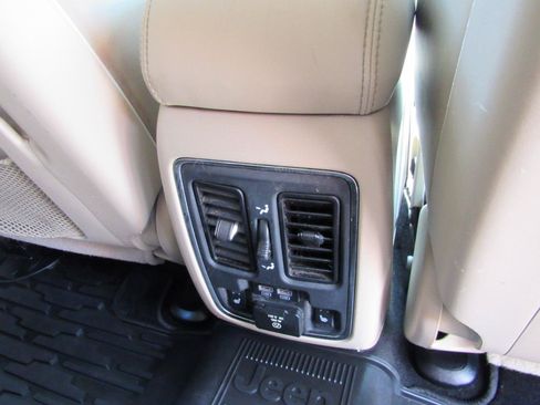 Used 2014 Jeep Grand Cherokee Limited w/ Trailer Tow Group IV AWD/4WD image 37