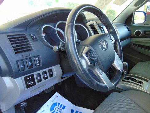 Used 2014 Toyota Tacoma 4x4 Double Cab w/ TRD Off-Road Package image 9