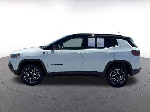 Used 2025 Jeep Compass Trailhawk AWD/4WD image 9