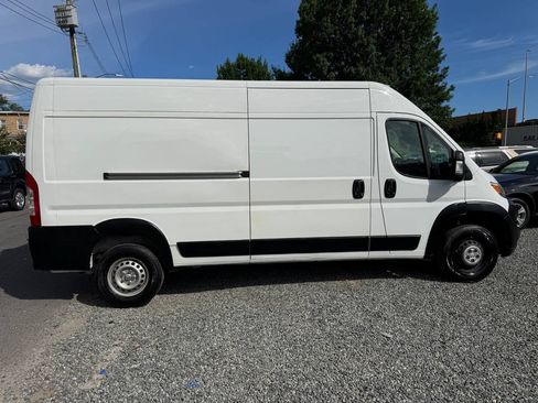 Used 2024 RAM ProMaster 2500 w/ Convenience Group FWD image 4