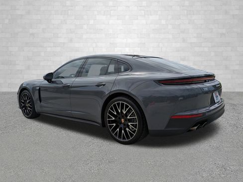 Used 2025 Porsche Panamera image 4