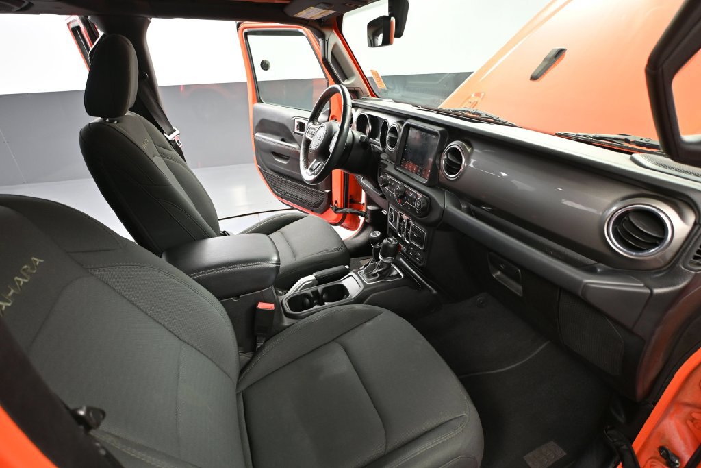 Used 2018 Jeep Wrangler Unlimited Sahara w/ Dual Top Group AWD/4WD image 36