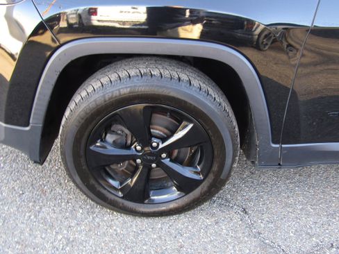 Used 2018 Jeep Cherokee Limited w/ High Altitude Package image 6