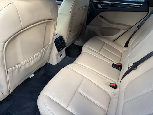 Used 2024 Porsche Macan image 31