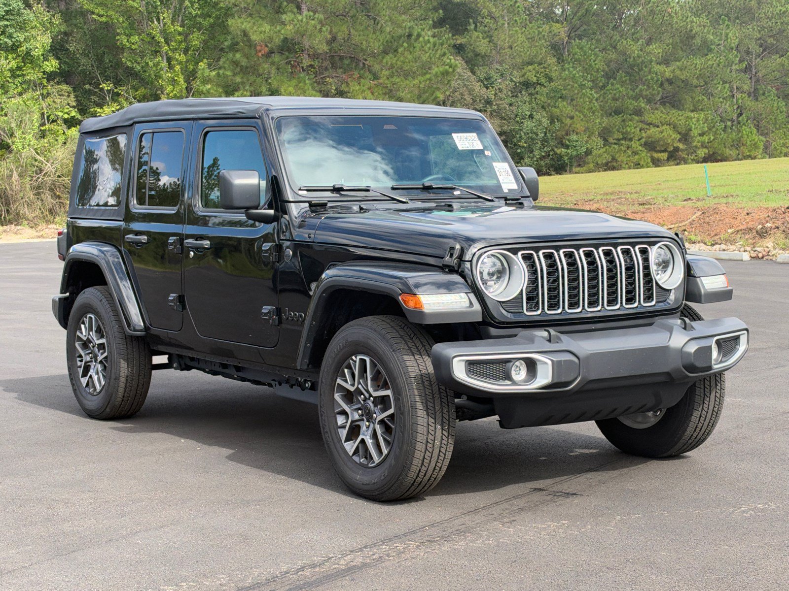Used 2026 Jeep Wrangler Unlimited Sahara AWD/4WD image 3