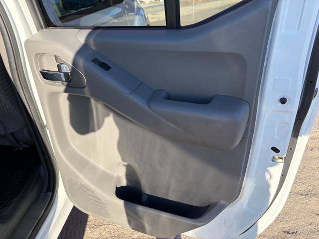 Used 2016 Nissan Frontier SV AWD/4WD image 21