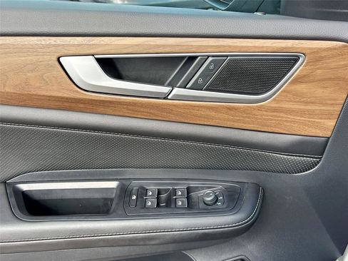 Used 2025 Volkswagen Atlas SE image 18