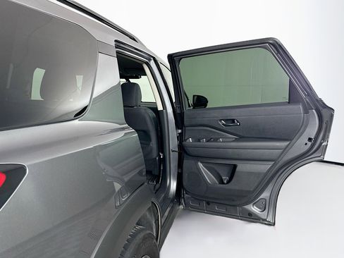 Used 2025 Nissan Pathfinder SV FWD image 32