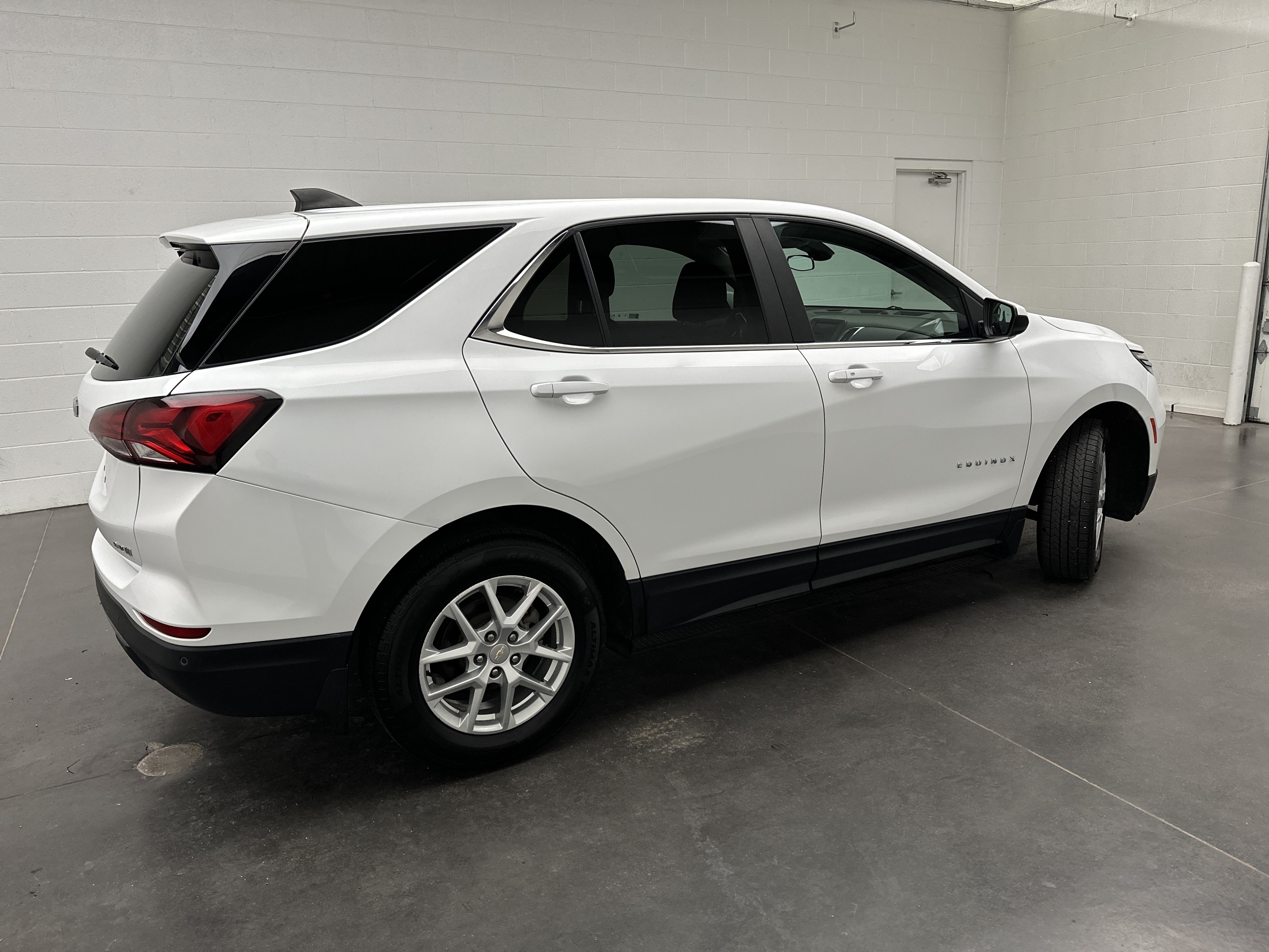 Used 2023 Chevrolet Equinox LT w/ LPO, Floor Liner Package AWD/4WD image 10
