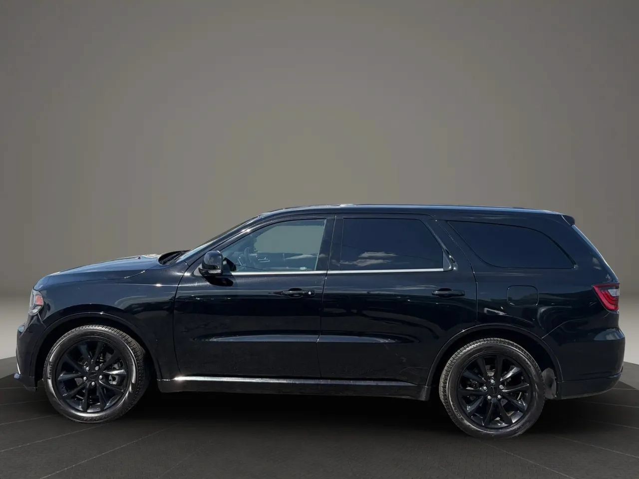 Used 2017 Dodge Durango R/T w/ Blacktop Package AWD/4WD image 2
