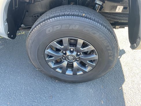 Used 2023 Toyota Tacoma SR5 w/ Technology Package image 13