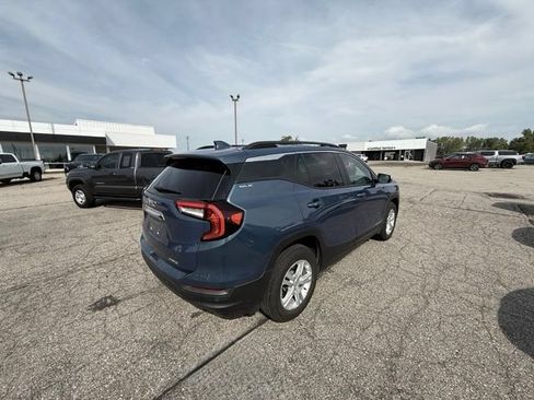 Used 2024 GMC Terrain SLE w/ Driver Convenience Package AWD/4WD image 4
