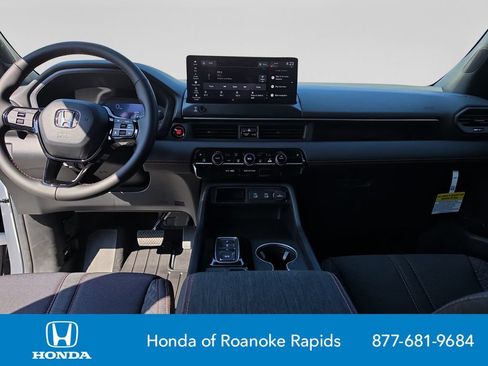 New 2026 Honda Pilot Sport image 12