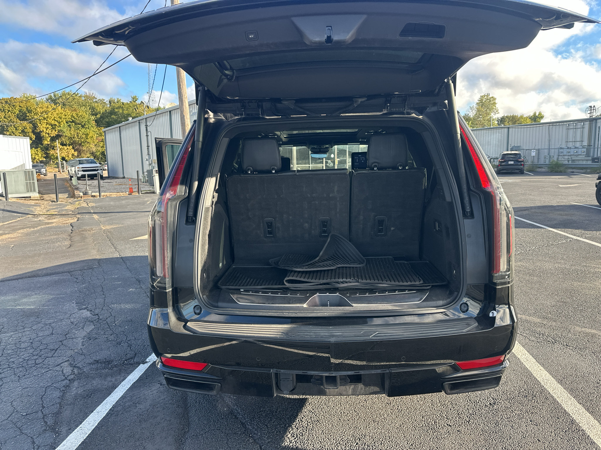 Used 2021 Cadillac Escalade Sport Platinum w/ LPO, ONYX Package AWD/4WD image 21