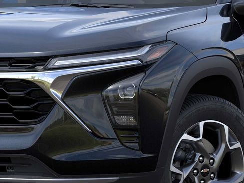 New 2026 Chevrolet Trax LT w/ Driver Confidence Package FWD image 10