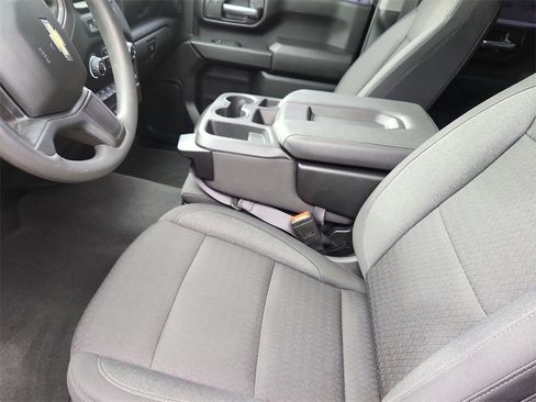 Used 2024 Chevrolet Silverado 2500 Custom w/ Custom Value Package image 18