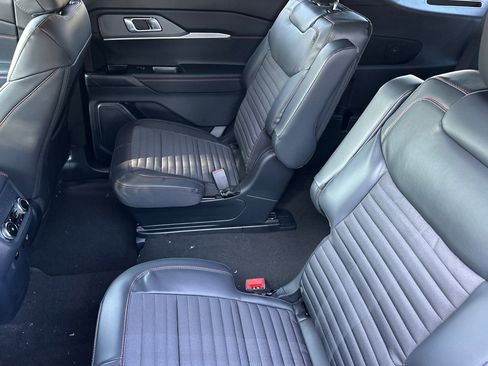 New 2026 Ford Explorer ST-Line w/ ST-Line Street Pack image 9