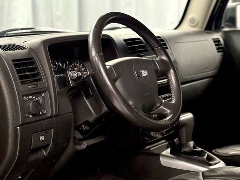 Used 2006 HUMMER H3 Luxury image 16