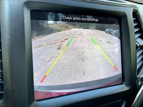 Used 2020 Jeep Cherokee Trailhawk w/ Cold Weather Group AWD/4WD image 29
