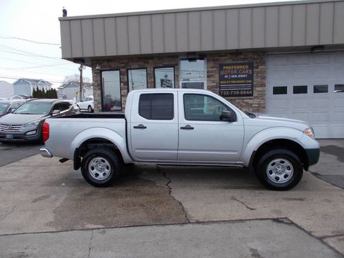 Used 2011 Nissan Frontier S image 2