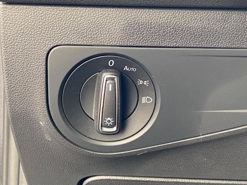 Used 2022 Volkswagen Tiguan SE image 31