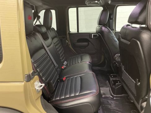 Certified 2025 Jeep Wrangler Unlimited Rubicon w/ Convenience Group AWD/4WD image 29