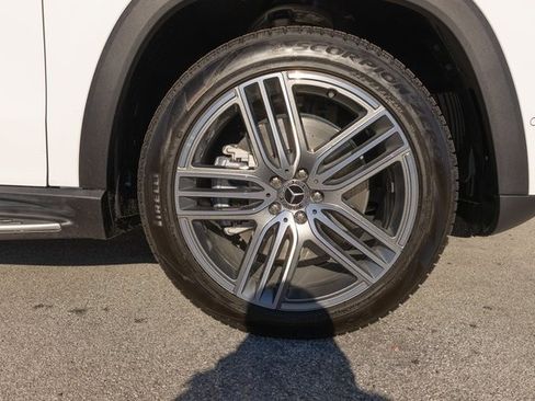 Certified 2025 Mercedes-Benz GLS 450 4MATIC image 11