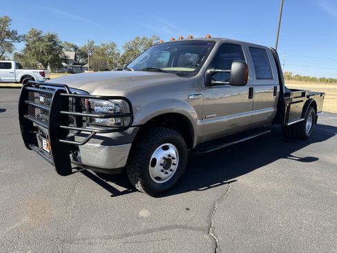 Used 2005 Ford F350 XLT image 1