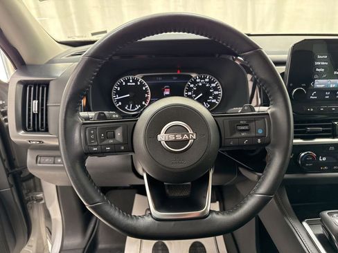 Used 2023 Nissan Pathfinder SL image 24