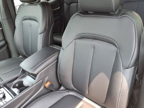 New 2026 Jeep Grand Cherokee Limited AWD/4WD image 18