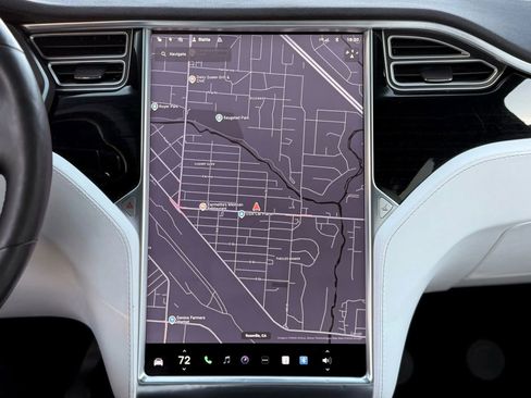 Used 2016 Tesla Model X 60D image 18