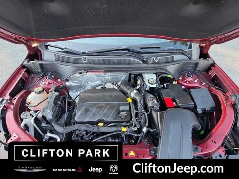 Used 2025 Chevrolet Trax LT FWD image 28