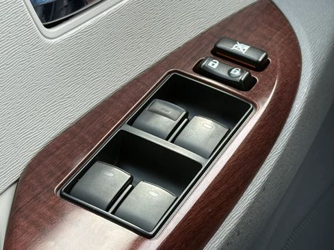 Used 2012 Toyota Sienna XLE image 39