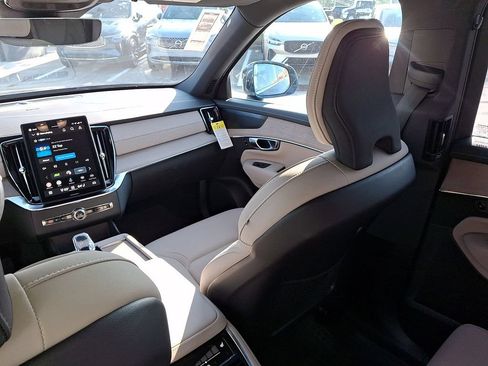 Certified 2026 Volvo XC90 B6 Plus AWD/4WD image 11