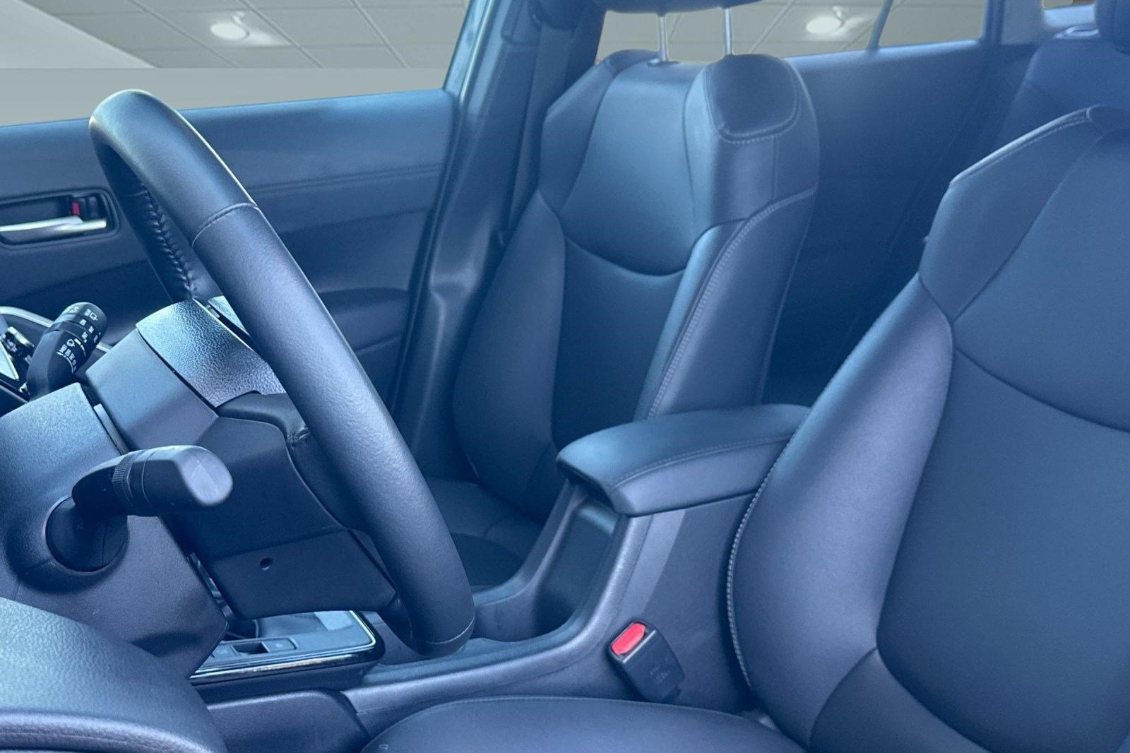 Used 2026 Toyota Corolla Cross XLE FWD image 5