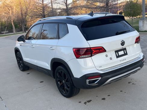 Certified 2023 Volkswagen Taos SE w/ Panoramic Sunroof Package image 8