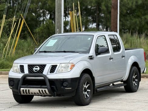 Used 2011 Nissan Frontier S RWD image 2