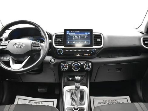 Used 2025 Hyundai Venue SEL FWD image 19