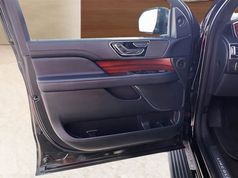 Used 2024 Lincoln Navigator Reserve image 24