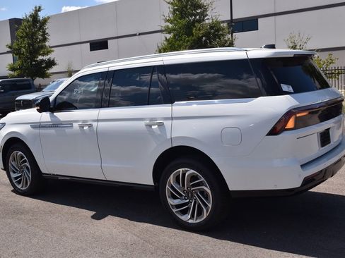 New 2025 Lincoln Navigator Reserve image 10