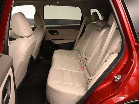 Used 2023 Nissan Rogue SV w/ SV Premium B Package image 14