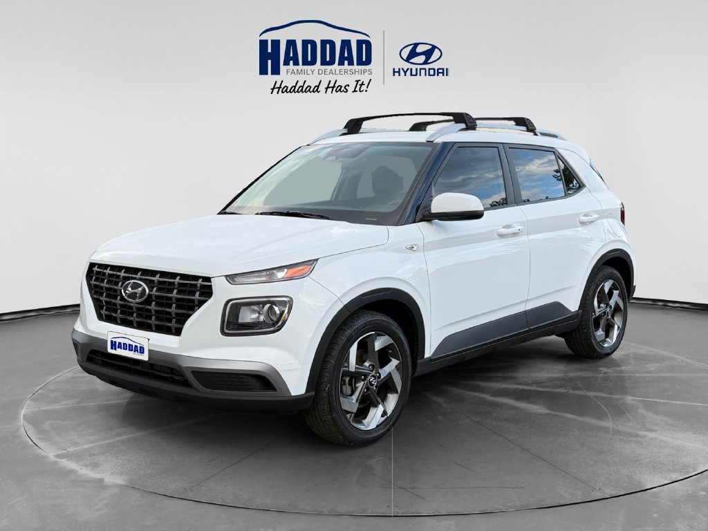 Used 2024 Hyundai Venue SEL FWD image 1