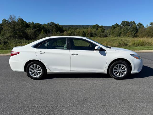 Used 2017 Toyota Camry LE FWD image 4
