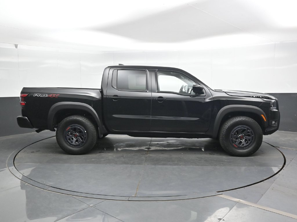 Used 2026 Nissan Frontier PRO-4X AWD/4WD image 3