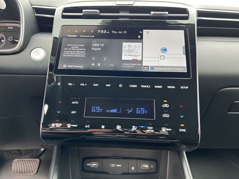 Used 2024 Hyundai Tucson Blue image 13