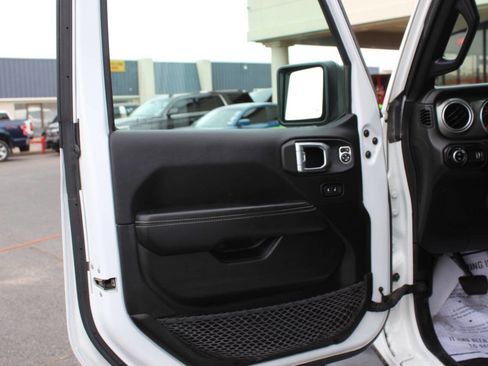 Used 2023 Jeep Gladiator Overland w/ Cold Weather Group image 8