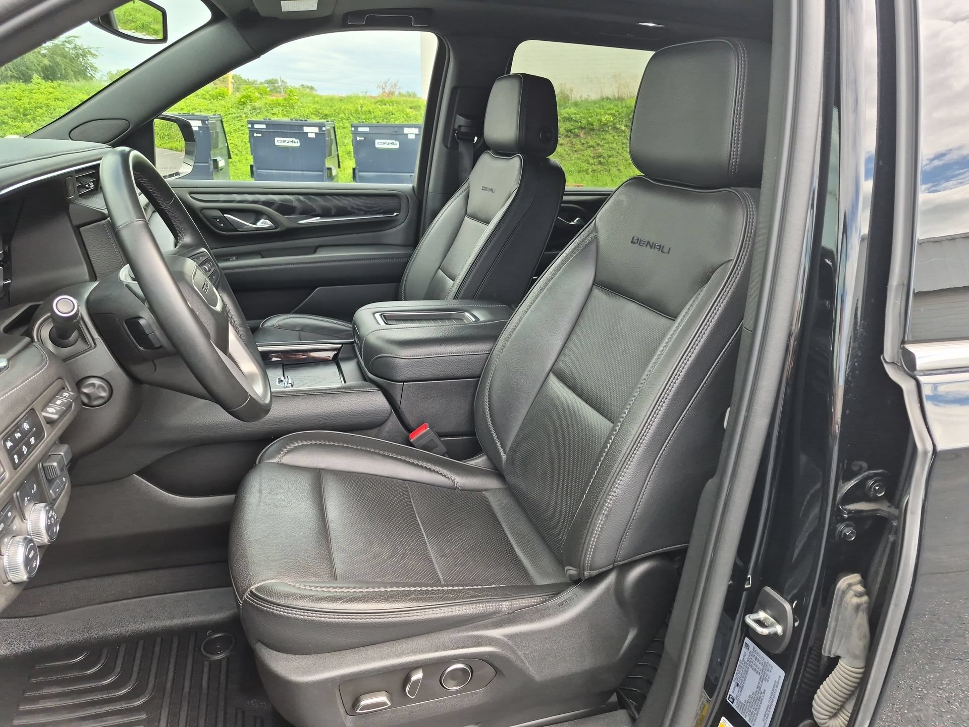 Certified 2023 GMC Yukon XL Denali w/ LPO, Floor Liner Package AWD/4WD image 20