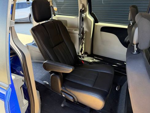 Used 2018 Dodge Grand Caravan SE w/ Power Convenience Group I FWD image 22